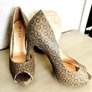 New !! 
Excellent Condition
elegant heels!